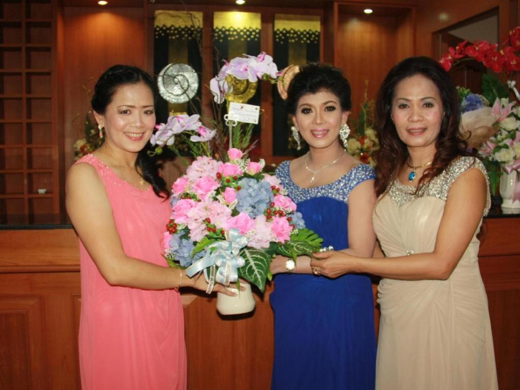 Le Parc Wangnang Hotel Phitsanulok Bagian luar foto