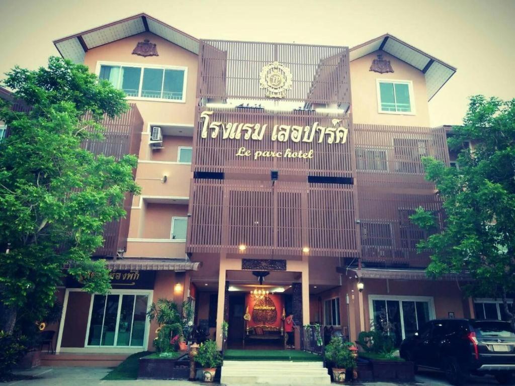 Le Parc Wangnang Hotel Phitsanulok Bagian luar foto