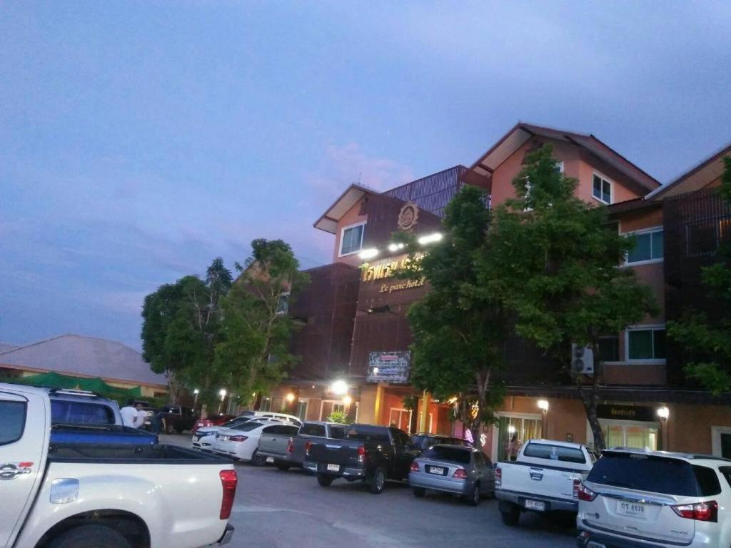 Le Parc Wangnang Hotel Phitsanulok Bagian luar foto