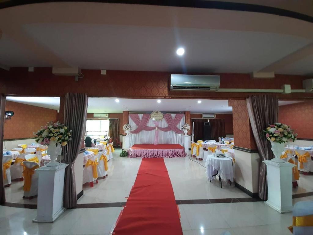 Le Parc Wangnang Hotel Phitsanulok Bagian luar foto