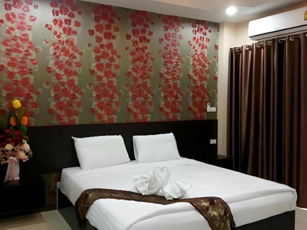 Le Parc Wangnang Hotel Phitsanulok Bagian luar foto