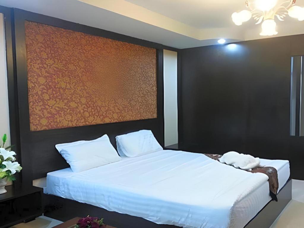 Le Parc Wangnang Hotel Phitsanulok Bagian luar foto