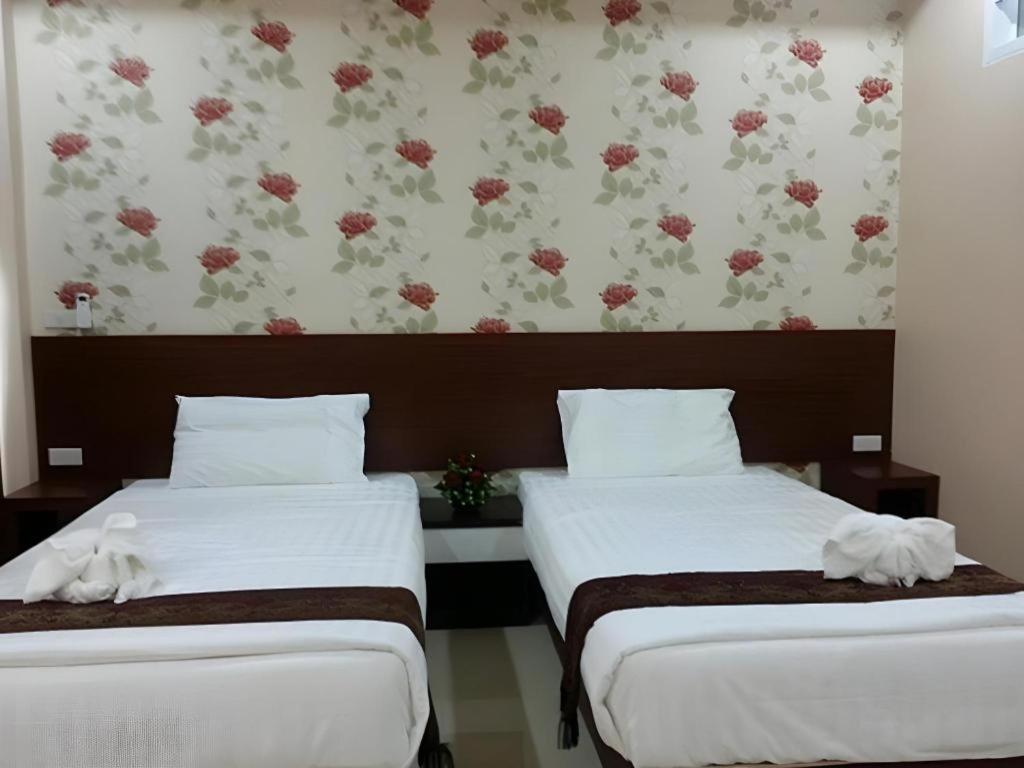 Le Parc Wangnang Hotel Phitsanulok Bagian luar foto
