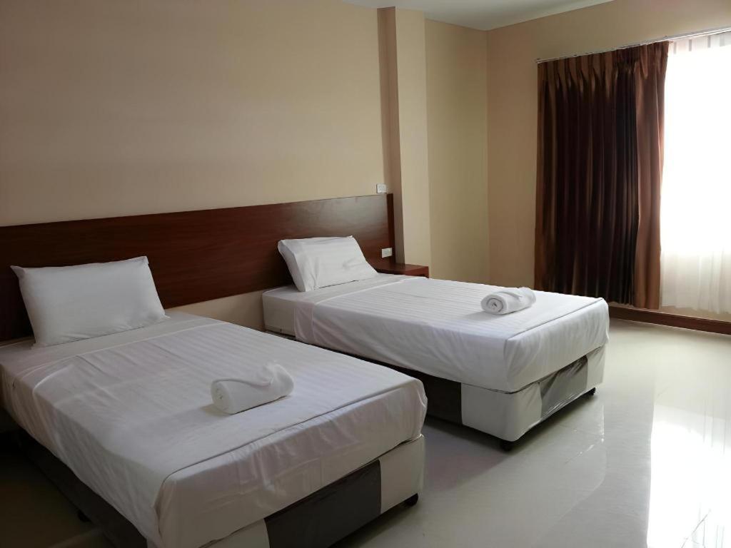 Le Parc Wangnang Hotel Phitsanulok Bagian luar foto