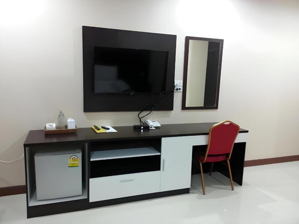 Le Parc Wangnang Hotel Phitsanulok Bagian luar foto