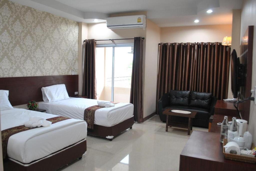 Le Parc Wangnang Hotel Phitsanulok Bagian luar foto