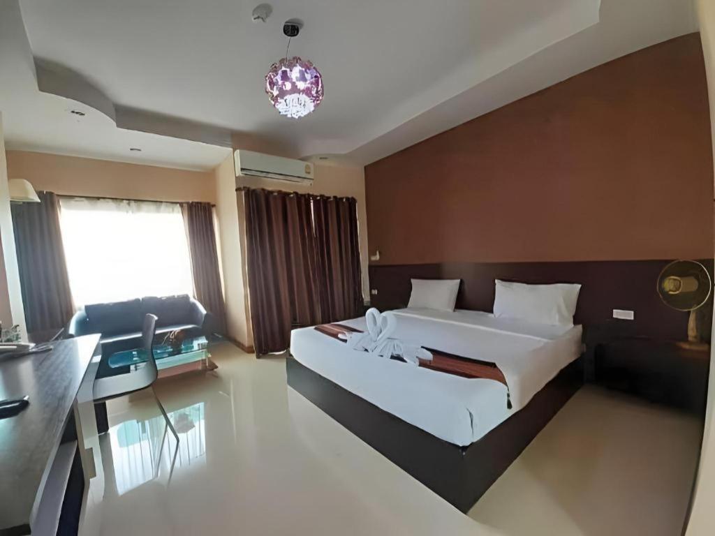 Le Parc Wangnang Hotel Phitsanulok Bagian luar foto