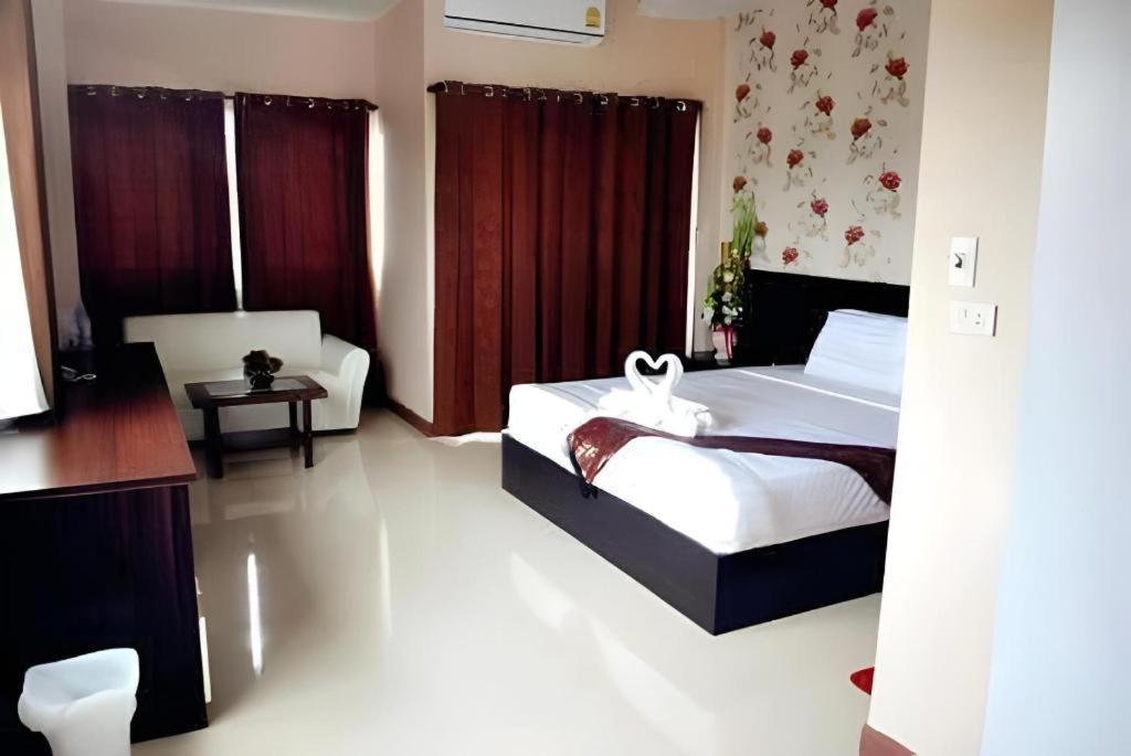 Le Parc Wangnang Hotel Phitsanulok Bagian luar foto