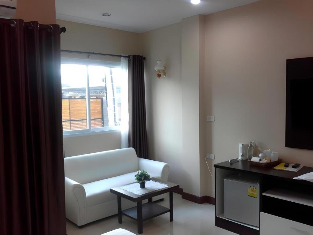 Le Parc Wangnang Hotel Phitsanulok Bagian luar foto