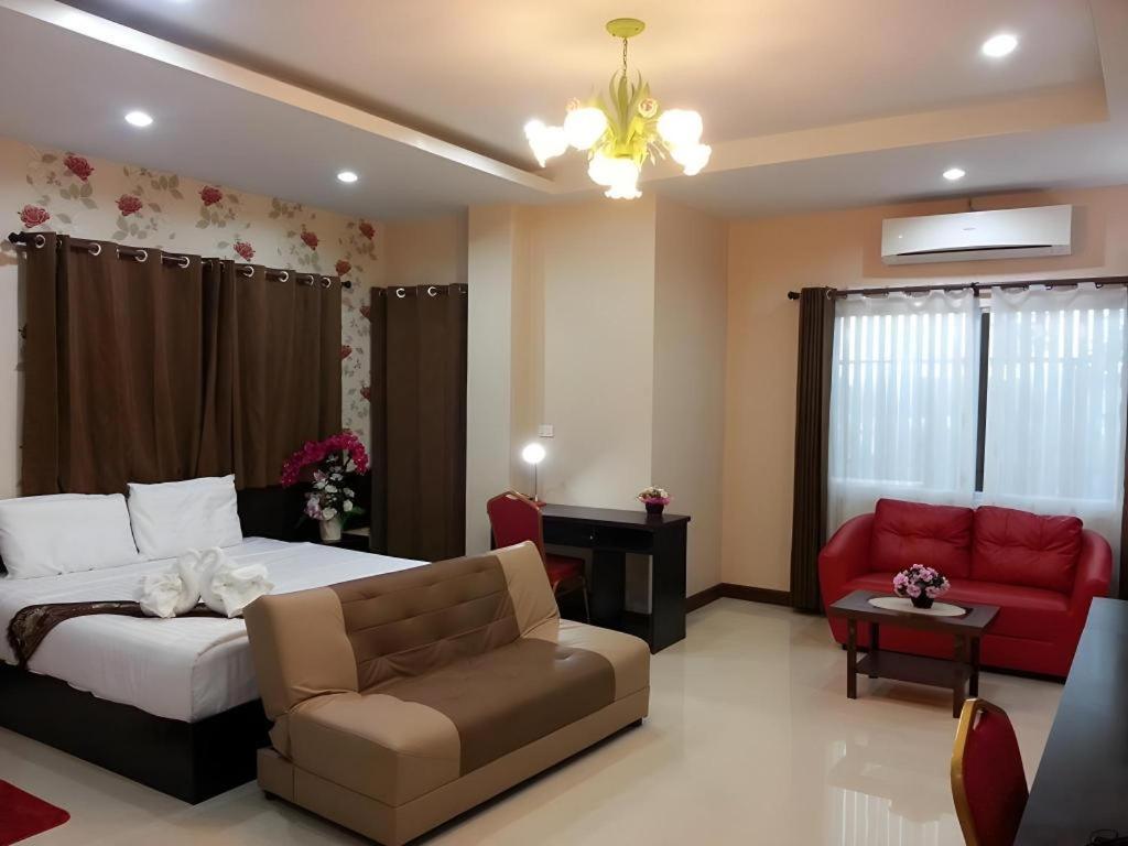 Le Parc Wangnang Hotel Phitsanulok Bagian luar foto