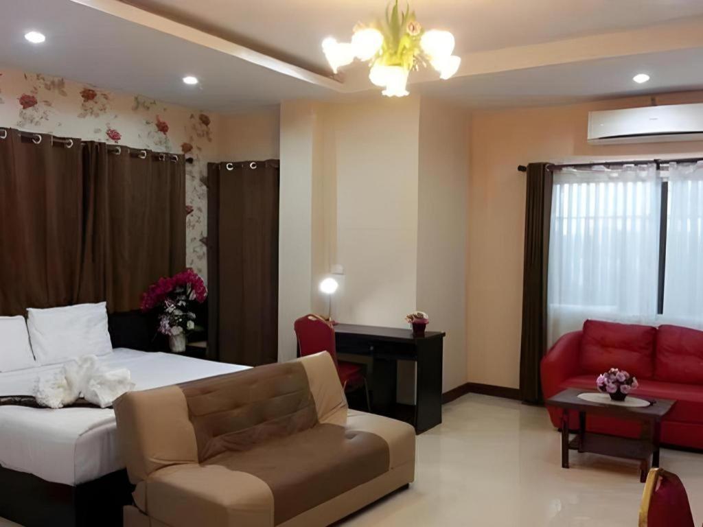 Le Parc Wangnang Hotel Phitsanulok Bagian luar foto
