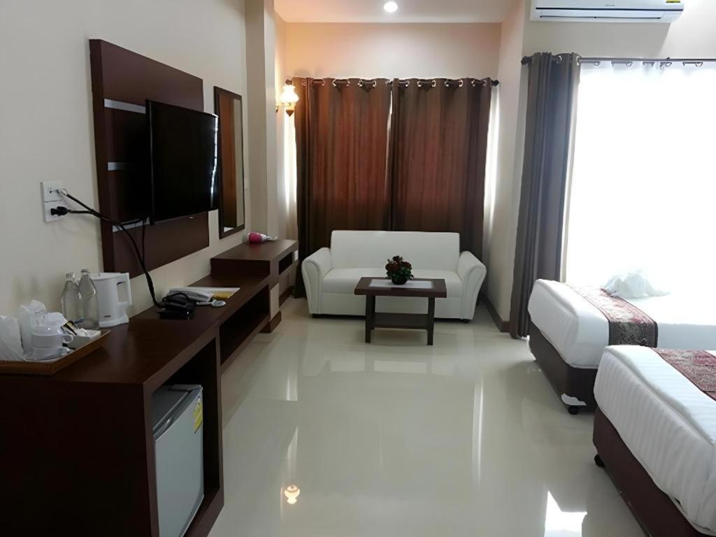 Le Parc Wangnang Hotel Phitsanulok Bagian luar foto
