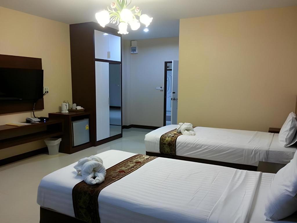 Le Parc Wangnang Hotel Phitsanulok Bagian luar foto