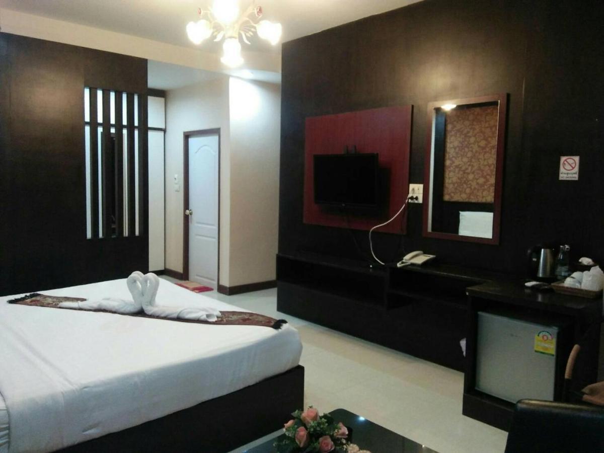 Le Parc Wangnang Hotel Phitsanulok Bagian luar foto